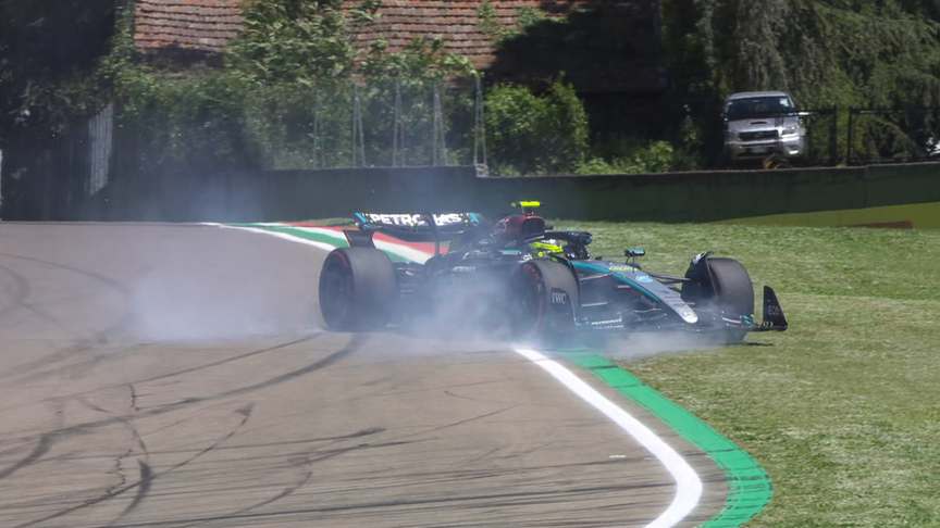 2024 Emilia Romagna GP FP1: Hamilton avoid the barriers after spin in first practice