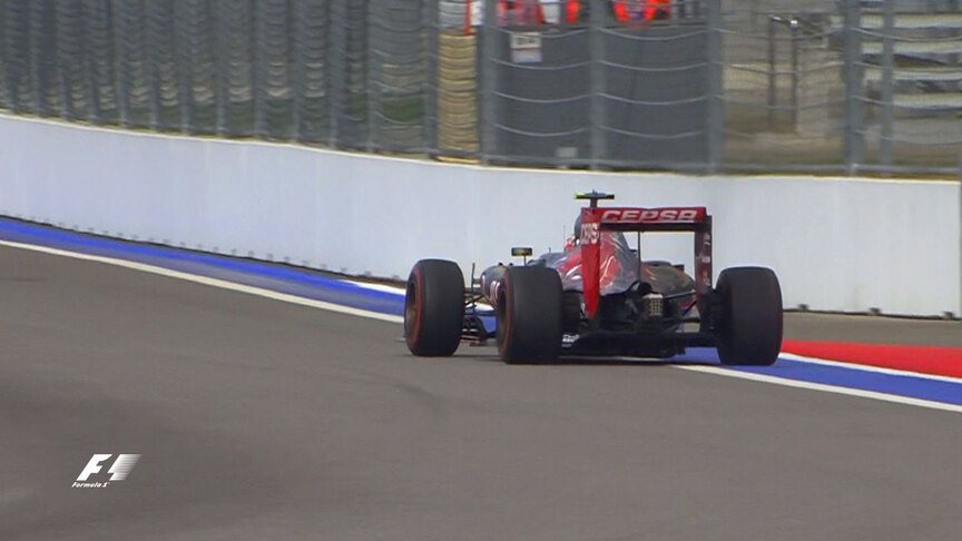 FP3 breaking news: Sainz accident brings end to session