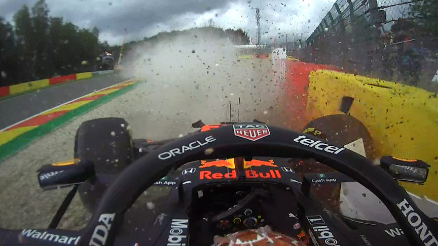 2021 Belgian GP FP2: Verstappen hits the barriers at Turn 7
