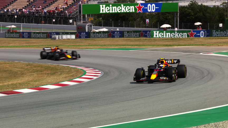 2022 Spanish Grand Prix: Verstappen passes Pérez for race lead