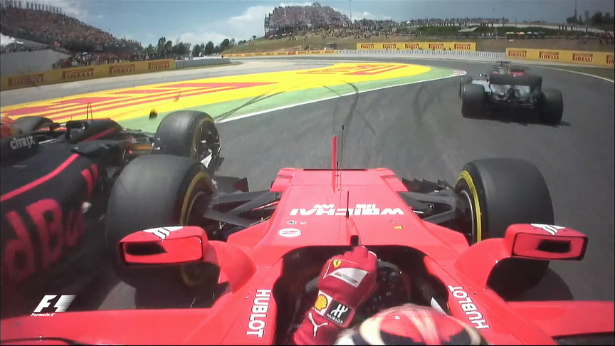 Race – Verstappen and Raikkonen collide at start