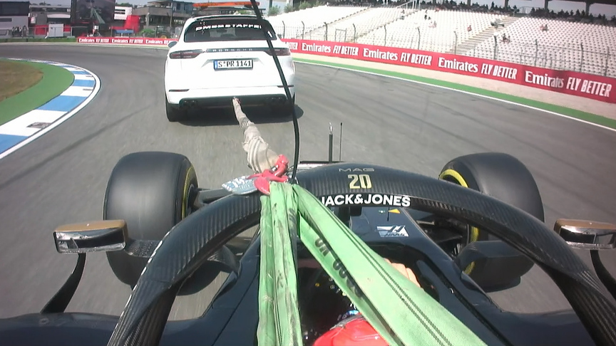 FP1: Magnussen is towed home after stoppage brings out red flags