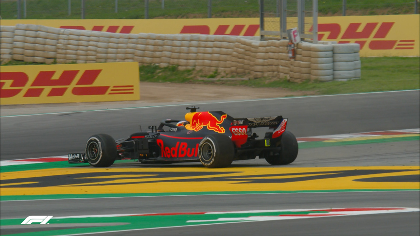 FP3: Ricciardo puts his Red Bull into a spin