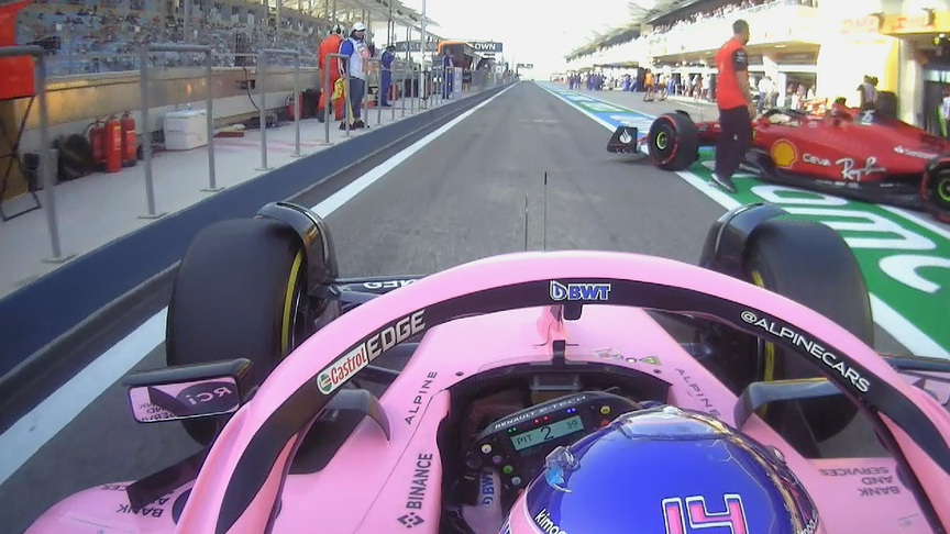 2022 Bahrain GP FP3: Alonso blocked by Sainz in pit lane