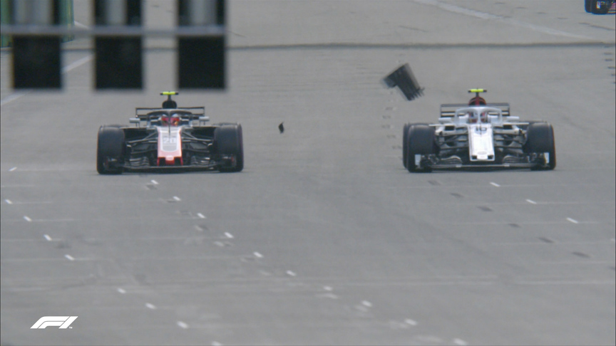 QUALIFYING: Magnussen’s Haas loses bodywork on pit straight