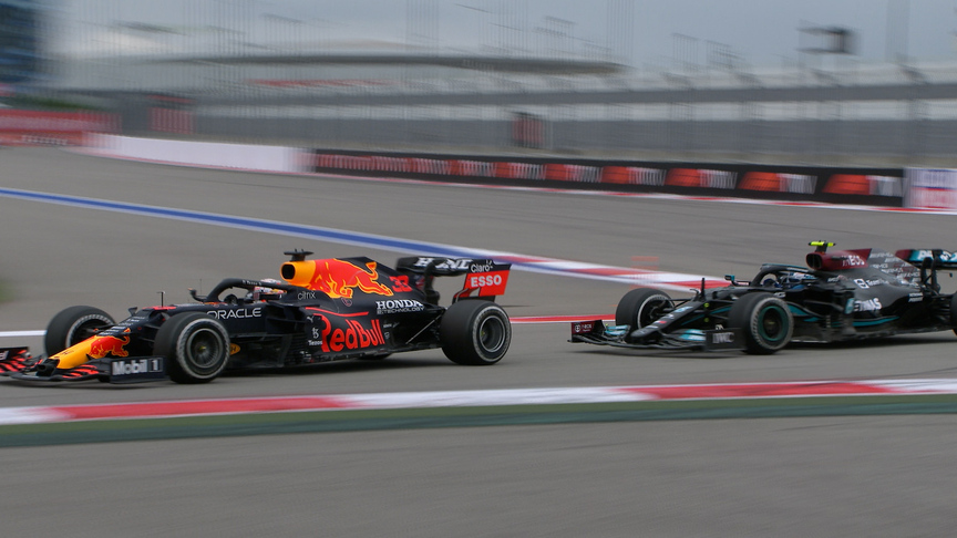 2021 Russian Grand Prix: Verstappen charges past Bottas at Sochi Autodrom
