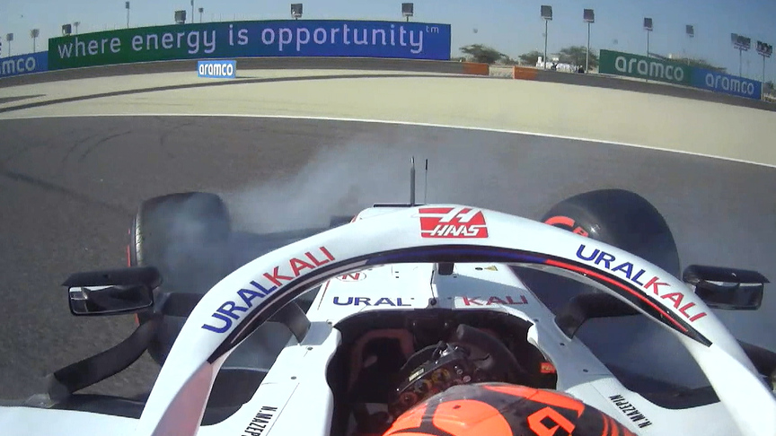 2021 Bahrain GP FP3: Nikita Mazepin flat-spots tyres in Turn 7 spin