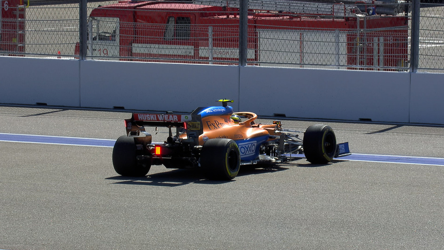 2021 Russian GP FP1: Norris crashes on way back to pits