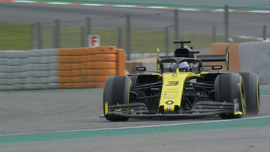 Testing Day 2: Ricciardo survives Renault rear-wing failure