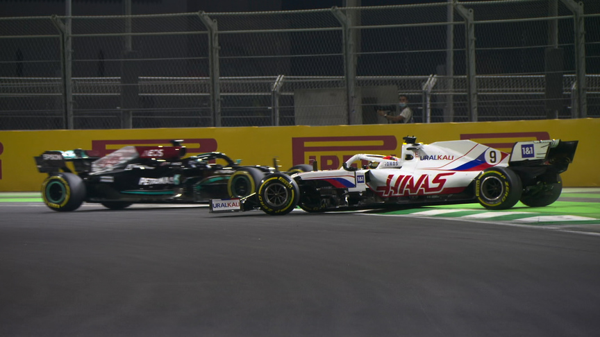 2021 Saudi Arabian GP FP2: Hamilton avoids spinning Mazepin