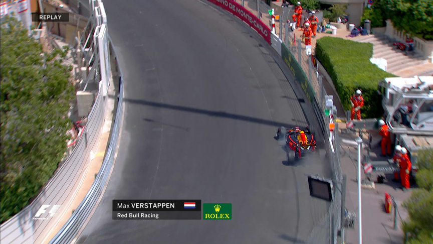 FP3: Verstappen tags the barriers