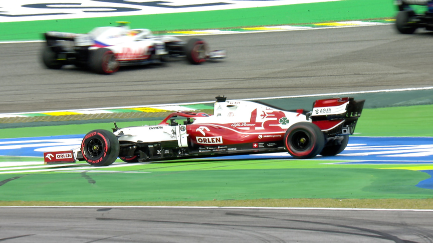 2021 São Paulo GP F1 Sprint: Kimi Räikkönen spins at start in Brazil