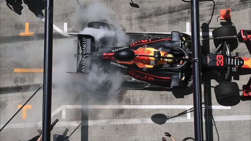 FP1: Verstappen lays down rubber in pit box with massive burnout