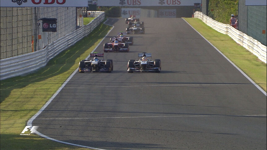 Japan 2013 - 130R - Hulkenberg passes Ricciardo