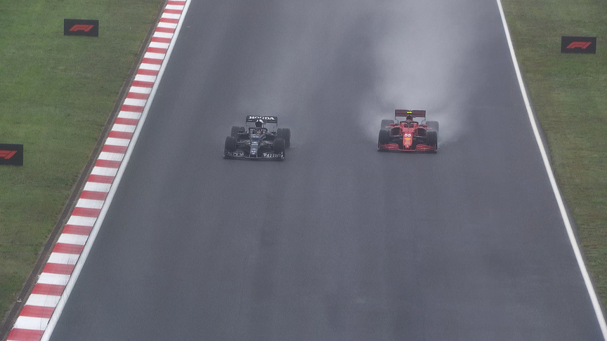 2021 Turkish Grand Prix: Carlos Sainz passes Yuki Tsunoda for P9