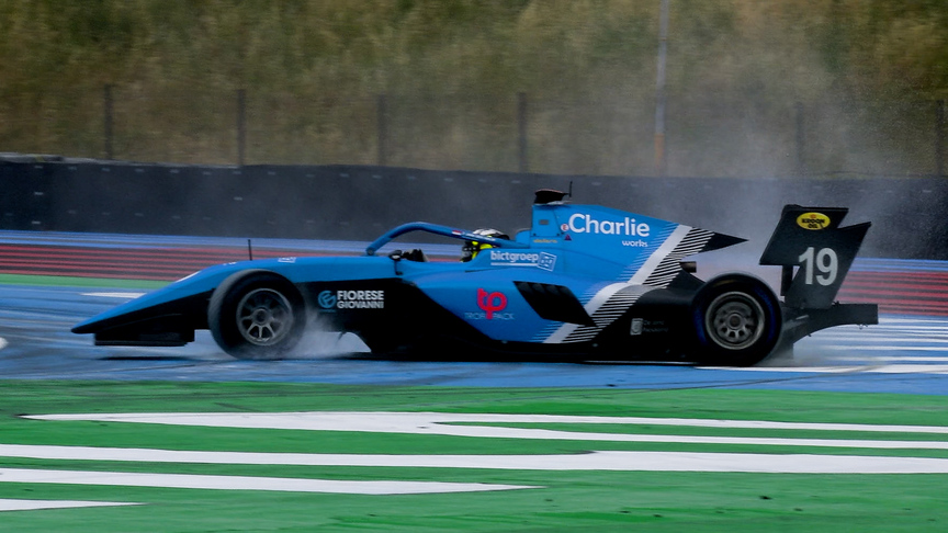 Rain brings chaos to Sunday's Formula 3 race at Paul Ricard 