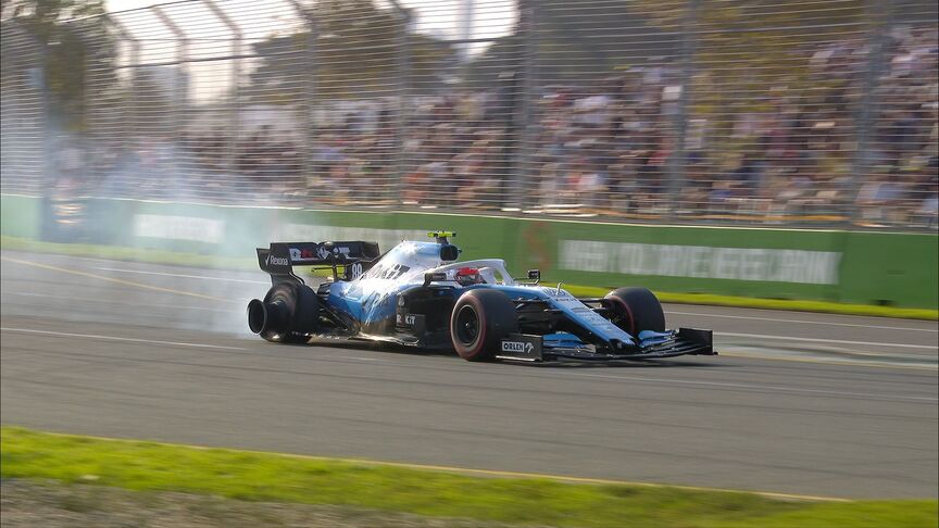 Qualifying: Kubica hits wall and exits Q1 with puncture