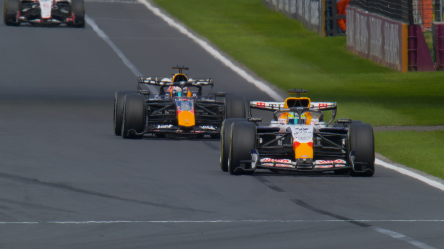 2026 Australian Grand Prix: Verstappen chases down Lindblad for P6
