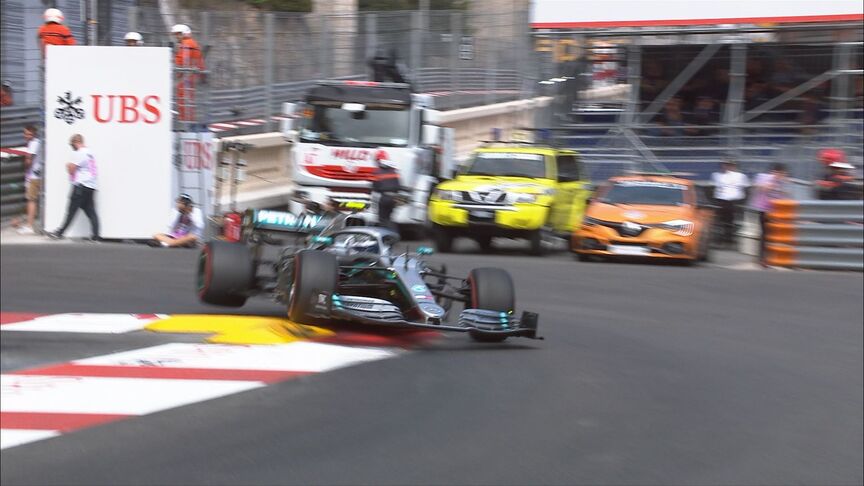 FP2: Bottas bounces sideways through the chicane