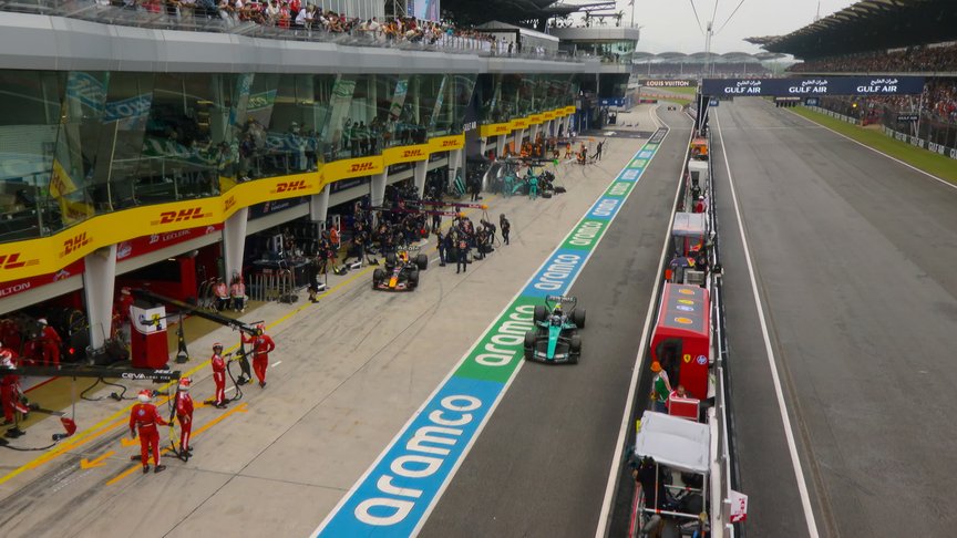 2026 Bahrain Grand Prix: Mercedes double stack Antonelli and Russell pit stops