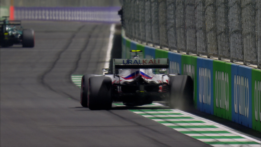 2021 Saudi Arabian GP FP2: Schumacher kisses the wall at Jeddah