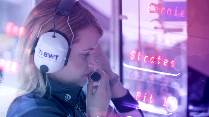 What does a Formula 1 strategist do?