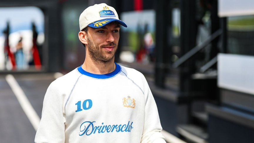 Driver Arrivals: Drivers arrive at the Hungaroring
