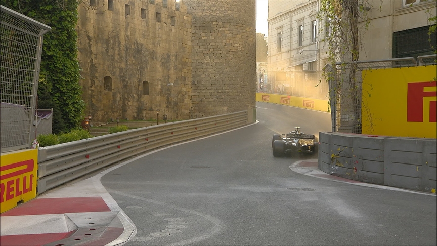 Qualifying: Magnussen brushes the wall at Turn 8