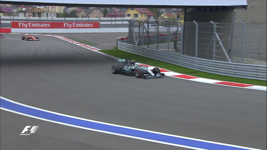 Race breaking news: Rosberg retires with throttle problem