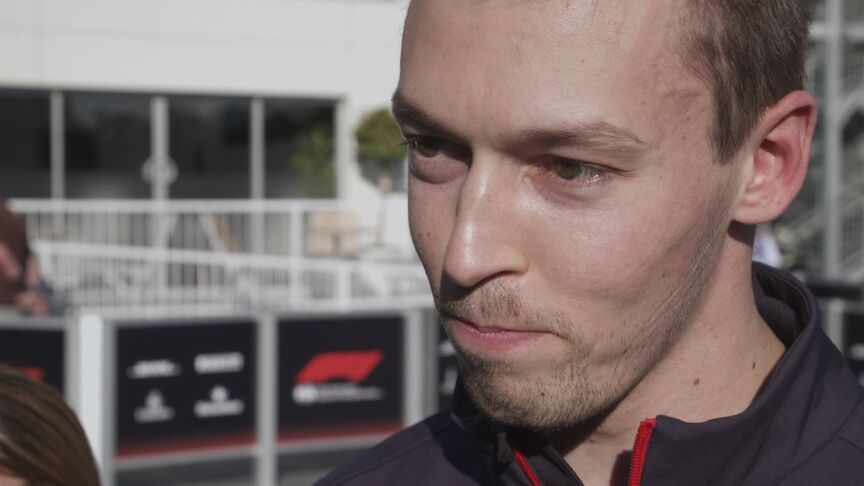 Daniil Kvyat: I'll buy Ricciardo a rear view mirror for Spain