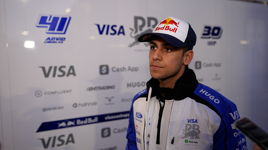 Arvid Lindblad thanks team after smooth running at Barcelona Shakedown