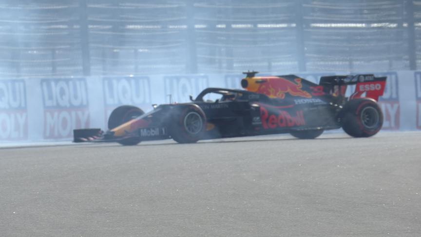 2020 Russian GP FP2: Verstappen spins out of Turn 14