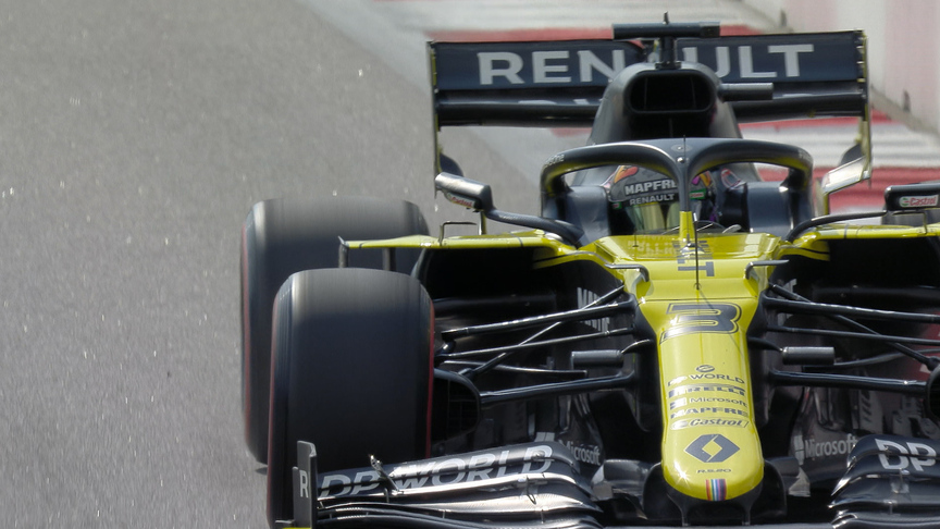 2020 Russian GP FP3: Ricciardo adjusts his mirror at 300km/h