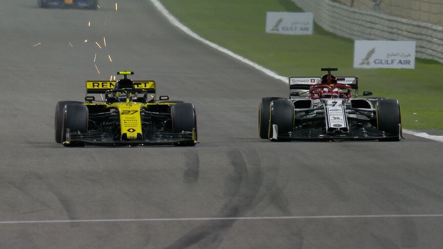 BAHRAIN GP: Hulkenberg squeezes past Raikkonen into Turn 1