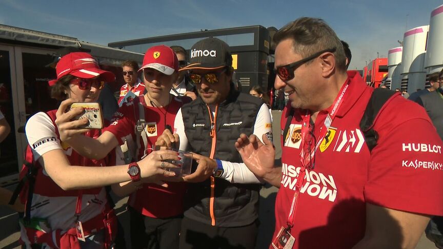 Pre-season Testing 2019: Fernando Alonso pays a surprise visit