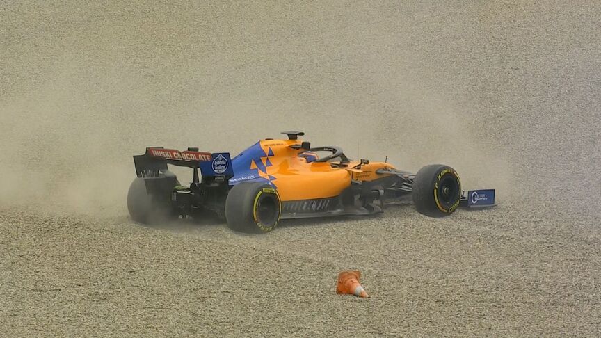 Testing Day 3: Sainz escapes from the gravel after spin