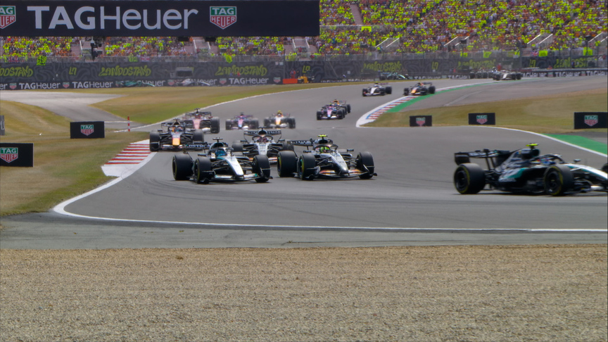 2026 British GP Sprint: George Russell overtakes both McLaren's in two corners