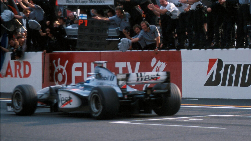 F1 VAULT: Mika Hakkinen seals his first title in Japan