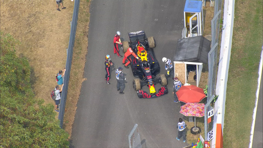 RACE: Ricciardo retires after power loss