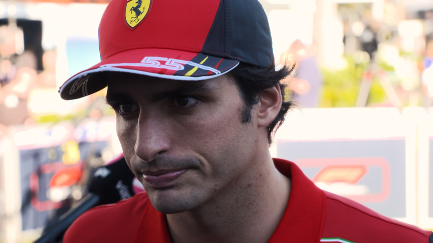 Carlos Sainz explains how steering wheel problems led to Lap 2 mistake