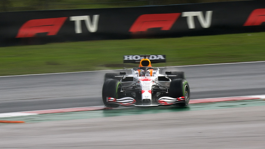 2021 Turkish GP FP3: Max Verstappen stays cool during spin