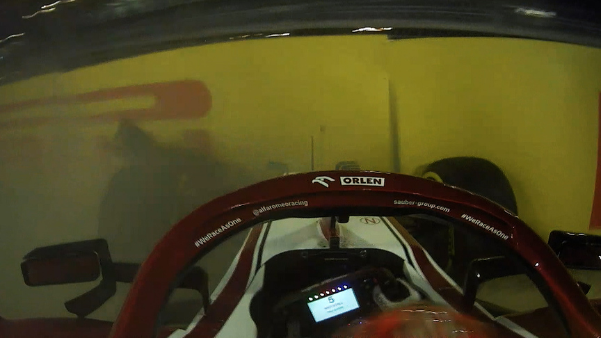 2021 Bahrain GP FP2: Räikkönen crashes into the barriers