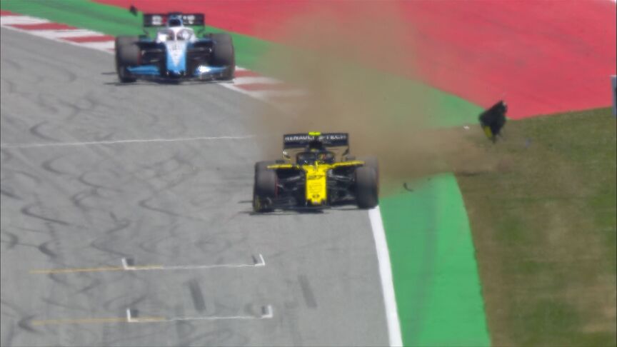 FP1: Hulkenberg brings out red flags after ripping off front wing at Turn 9