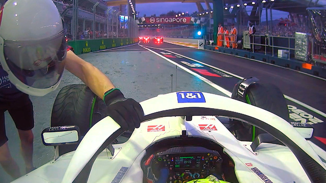 2022 Singapore GP FP3: Haas mechanics battle with Schumacher tyre change