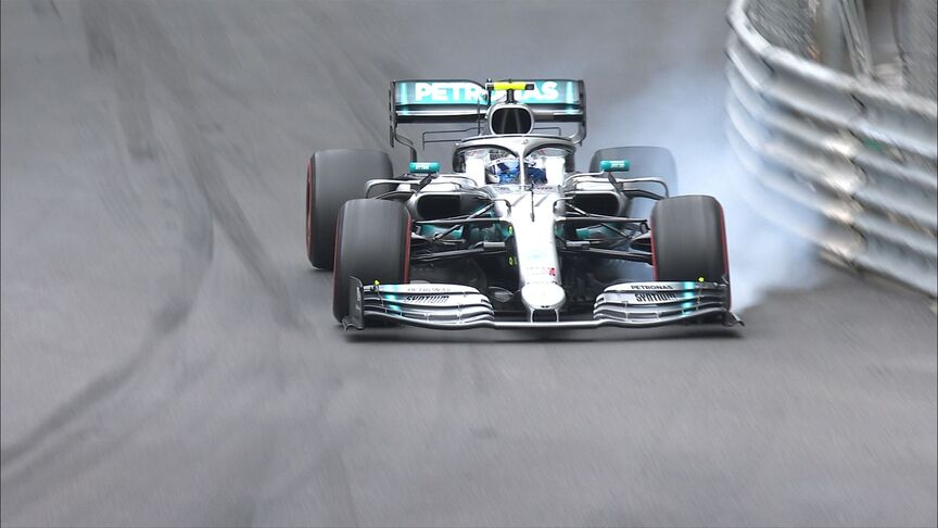FP1: Bottas goes down the Turn 1 escape road