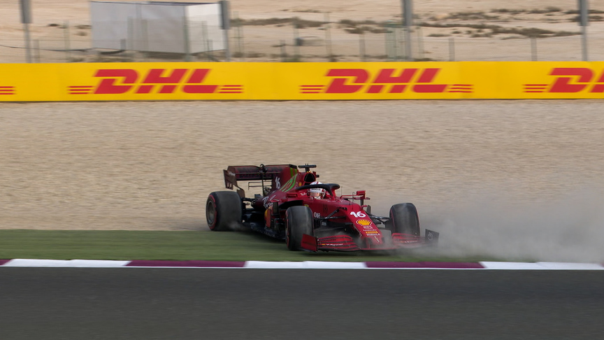 2021 Qatar GP FP3: Leclerc runs onto gravel out of Turn 2
