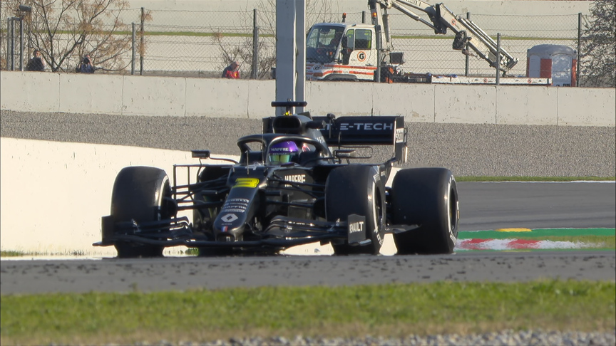 Red flags as Ricciardo suffers power loss