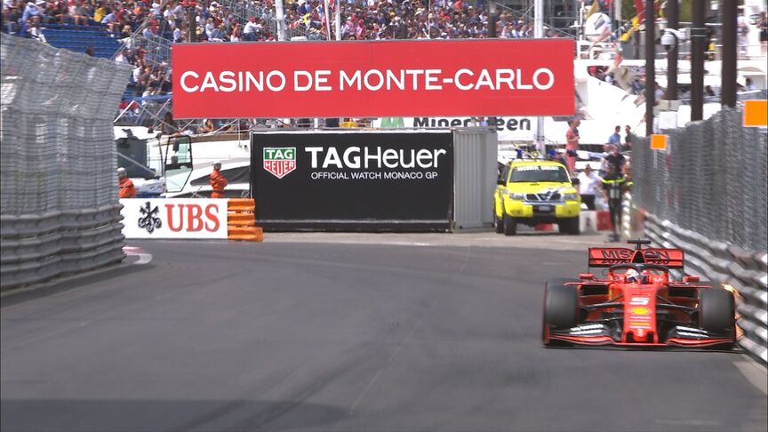 QUALIFYING: Vettel hits the barriers in Swimming Pool section